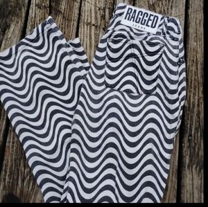 Black and White Wavy Pattern Pants